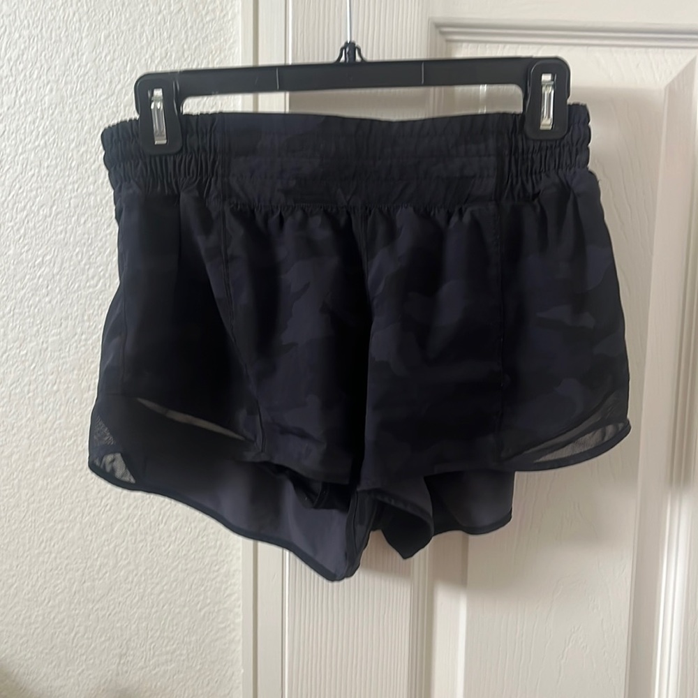 Lululemon Hotty Hot Shorts, high rise, 2.5”